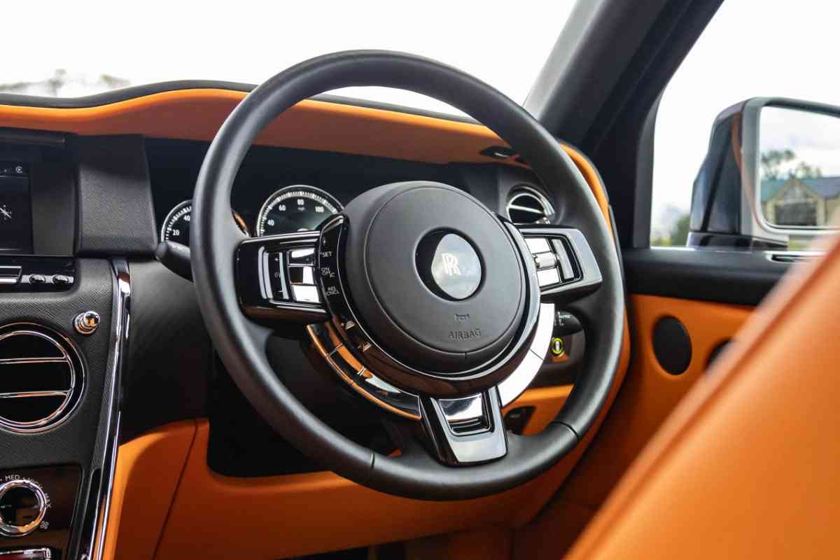 Rolls Royce hire in Huddersfield for VIP travel
