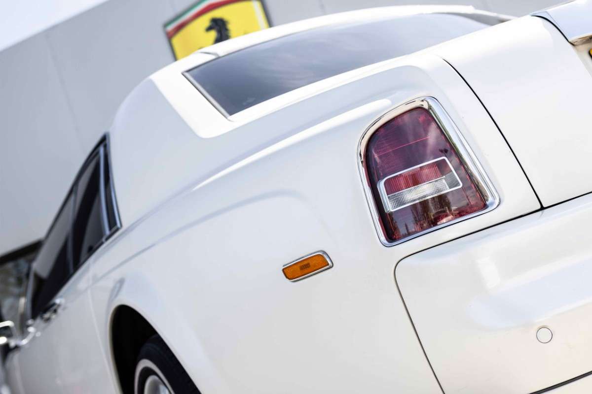 Executive limousine hire service